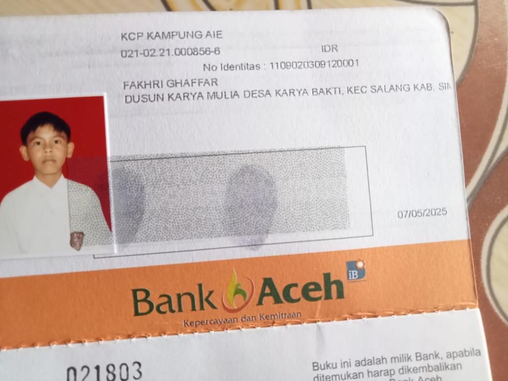 Pakaian adat Desa Lauree